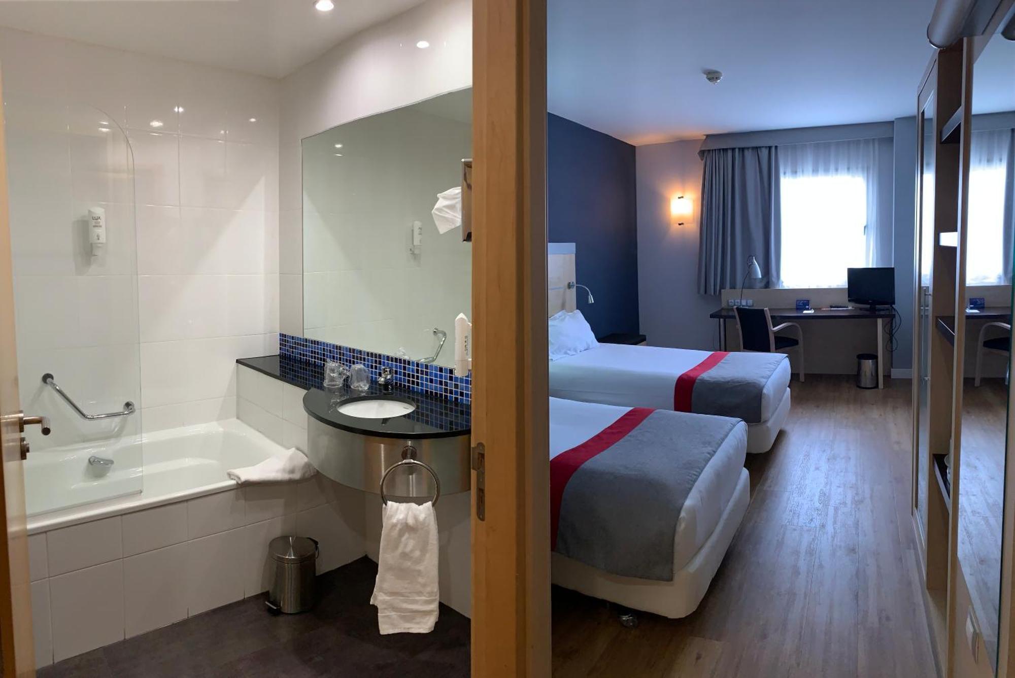 Holiday Inn Express Vitoria By Ihg Ngoại thất bức ảnh
