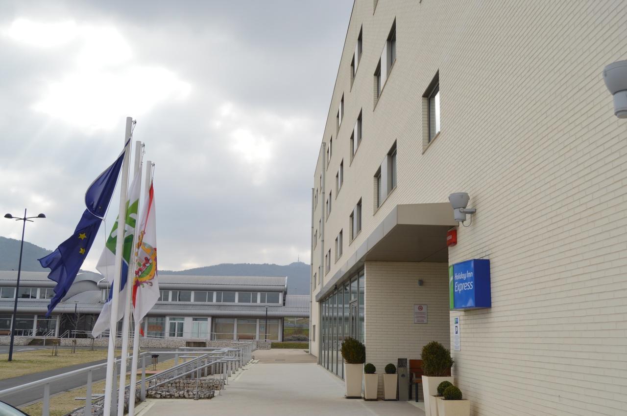 Holiday Inn Express Vitoria By Ihg Ngoại thất bức ảnh